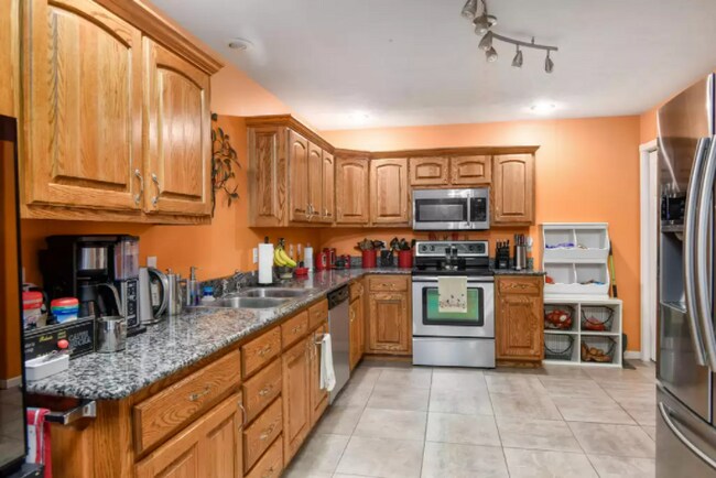 Photo - 358 E Sequoia St