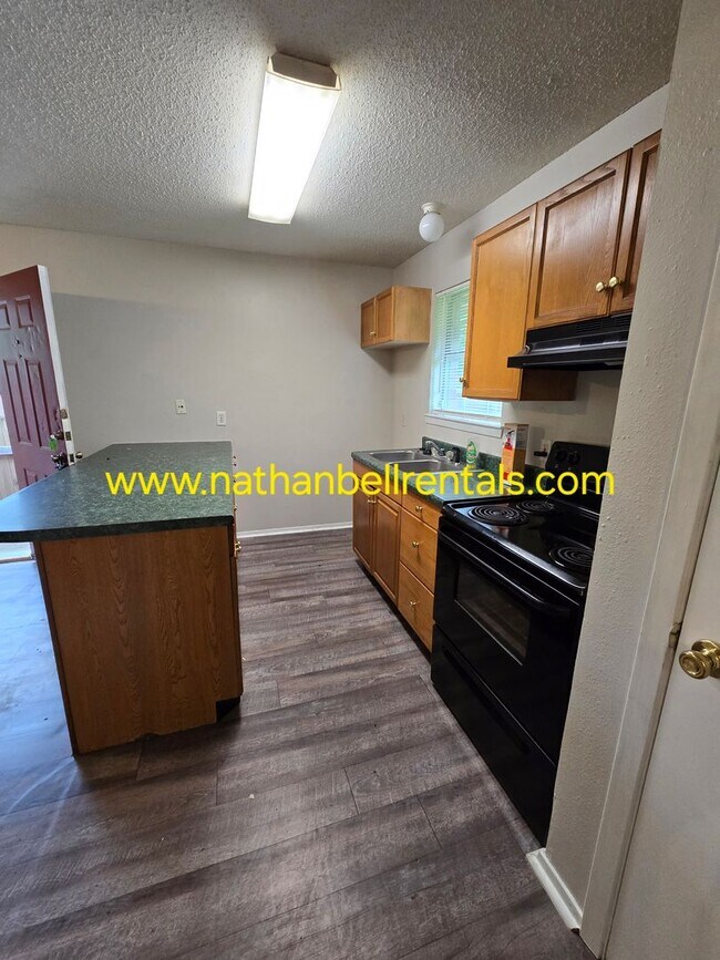 Photo - 748 8th St SE