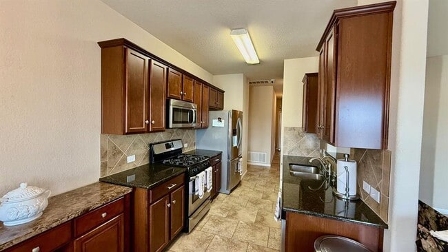 Photo - 412 Moulins Ln