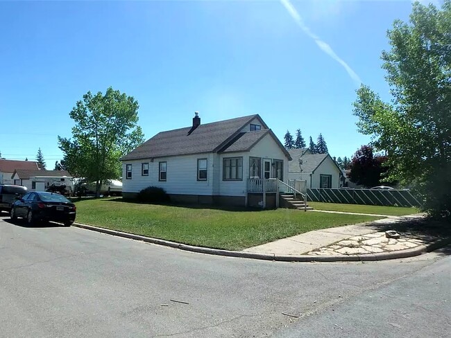 Photo - 446 Center St