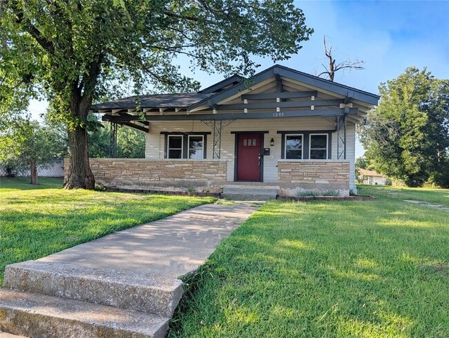 Building Photo - 1200 NW 33rd St Rental