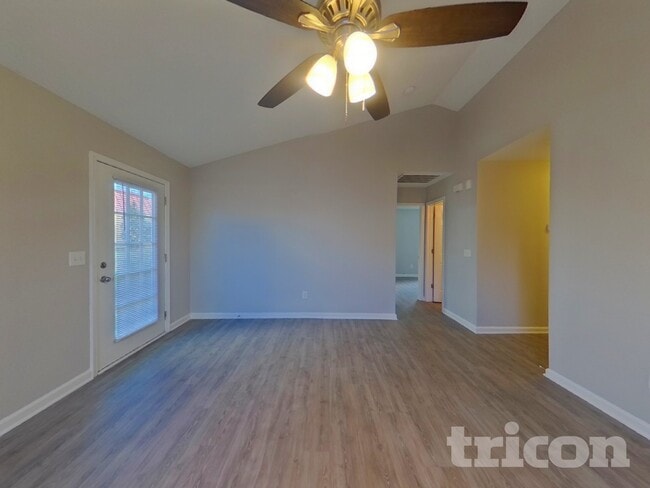 Photo - 255 Legend Oaks Dr