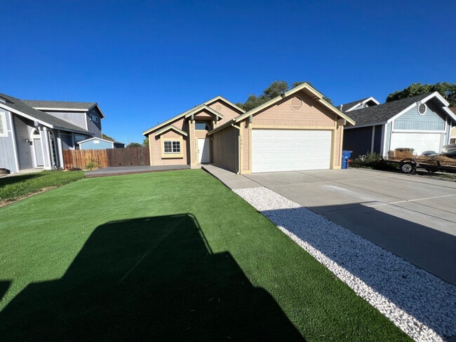 Photo - 1041 Deena Way