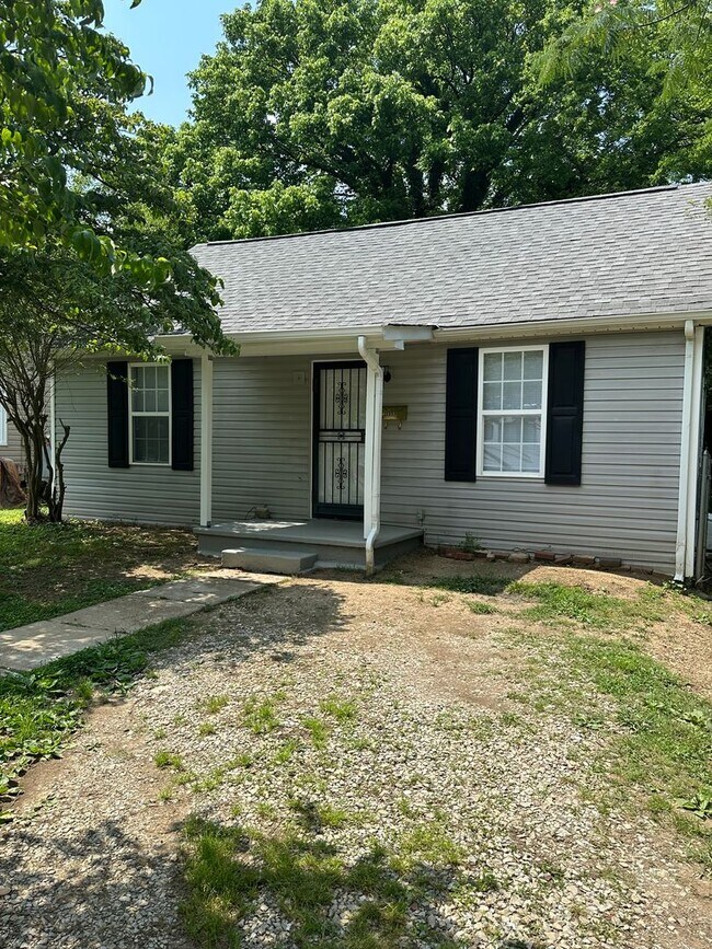 Photo - Charming 2 bedroom, 1 bathroom home located in the heart of East Knoxville