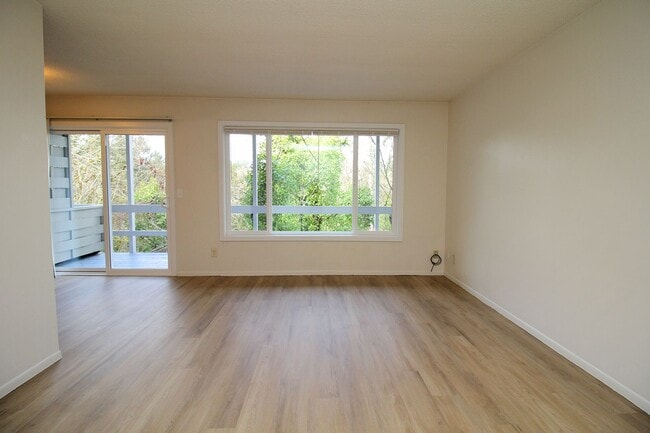 Building Photo - 1001 SW Woods St