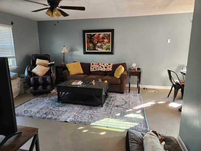 Photo - 710 Shady Lane Dr Unit Apt C