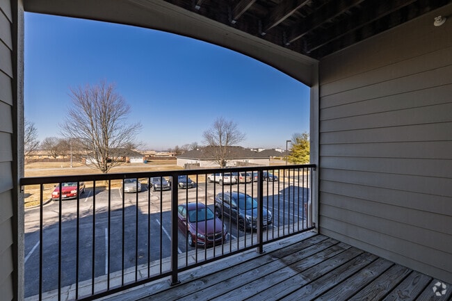 2BR, 2BA - 1,067SF - Patio