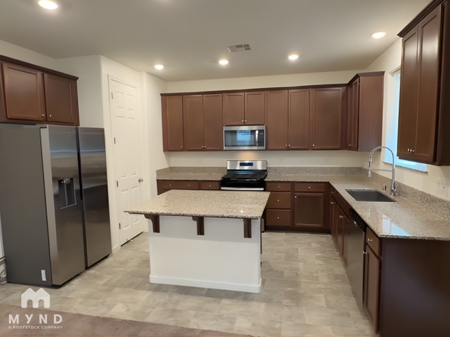 Photo - 676 Rosedale Wy