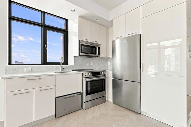 49 E 34th St Unit 35C
