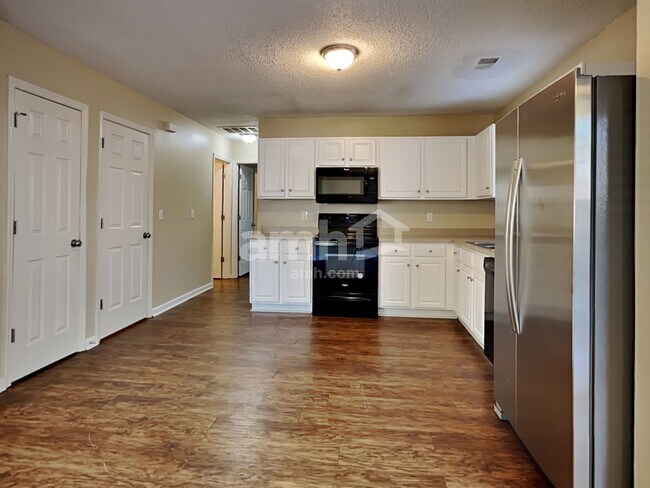 Photo - 14 Regency Oaks Dr