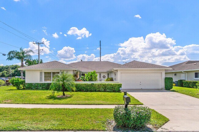 Building Photo - 10990 Greentrail Dr S