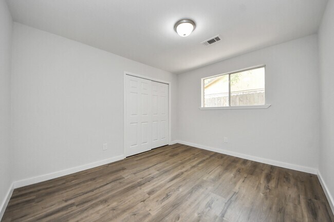 Photo - 3400 Surrey Ln