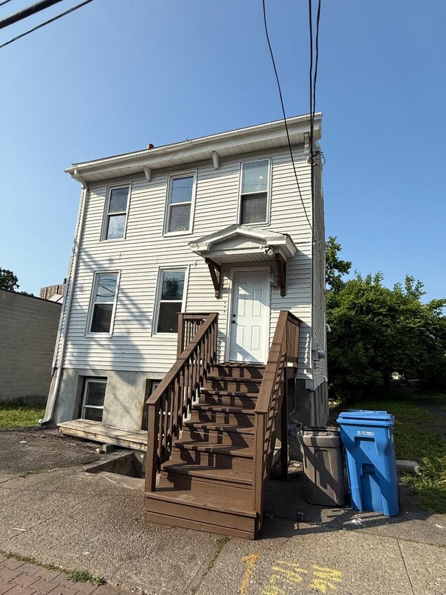 Photo - 23 Benson St