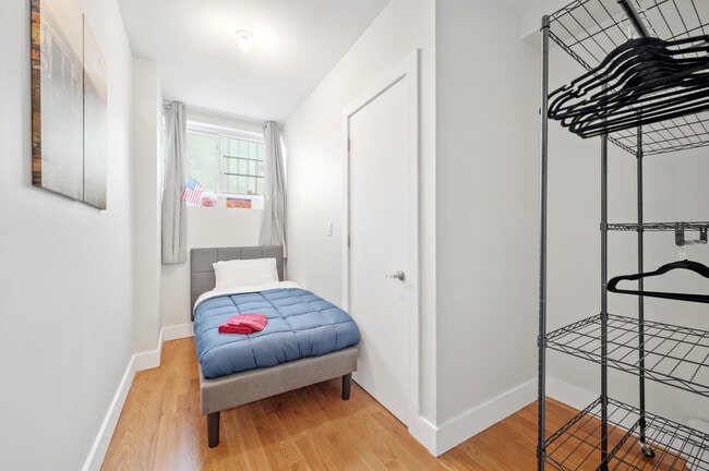 26A Scholes St