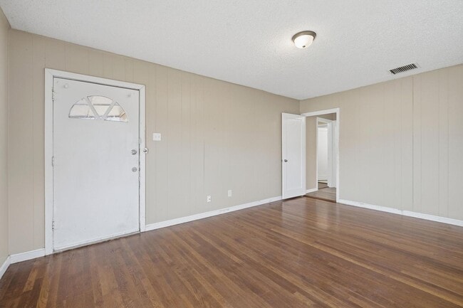 Photo - 2857 S 5th St