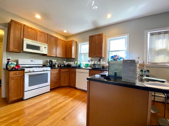 Building Photo - 6 Warner St Unit 1 Rental