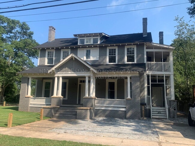 Building Photo - 631 W Poplar St Unit B