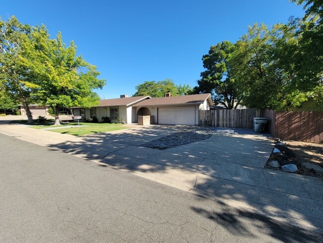 Photo - 3 Bedroom House across the street from Mar...