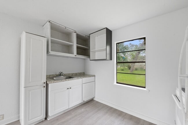 Photo - 806 E Emily Ave Unit 1