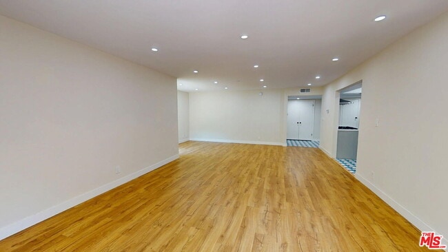 Photo - 6752 Hillpark Dr Unidad 303