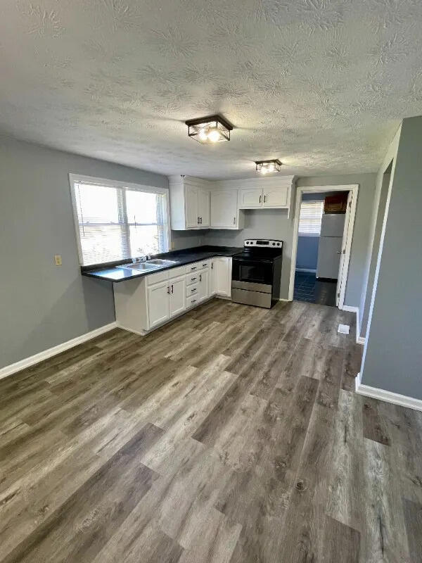 Photo - 239 N McWhorter St