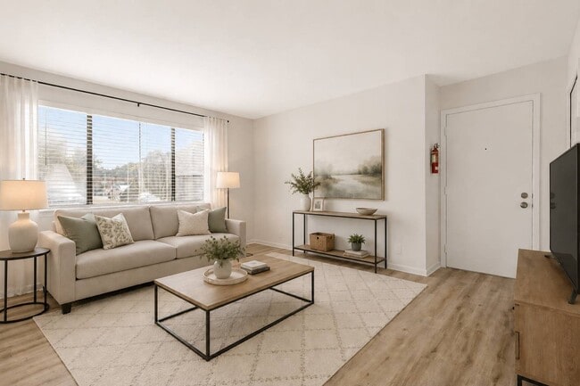 Living Area - Evergreen Ridge Apartments (formerly Aspen Ridge)