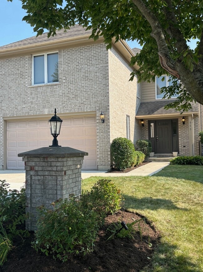 Building Photo - 953 Country Club Rd Rental