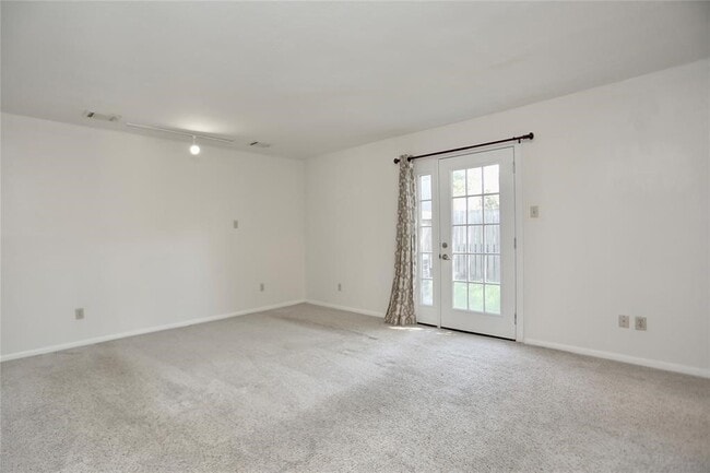 Building Photo - 4243 Yupon Ridge Dr