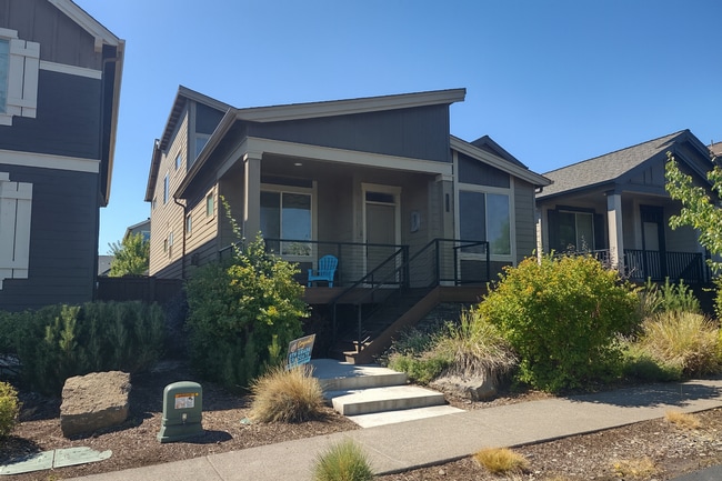 Building Photo - Modern 3-Bed in The Bridges with Community... Rental