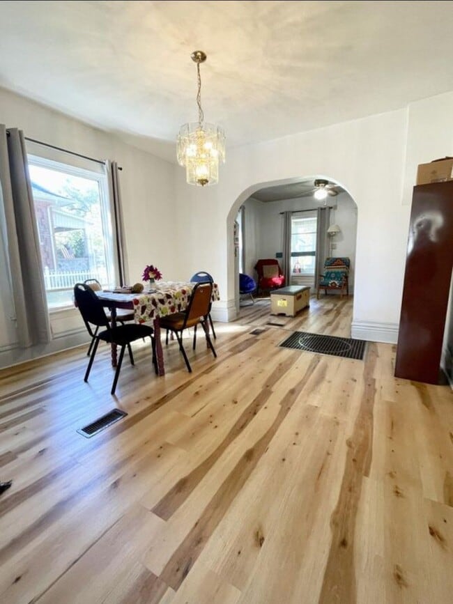 Photo - 806 E Loomis St Unit 1