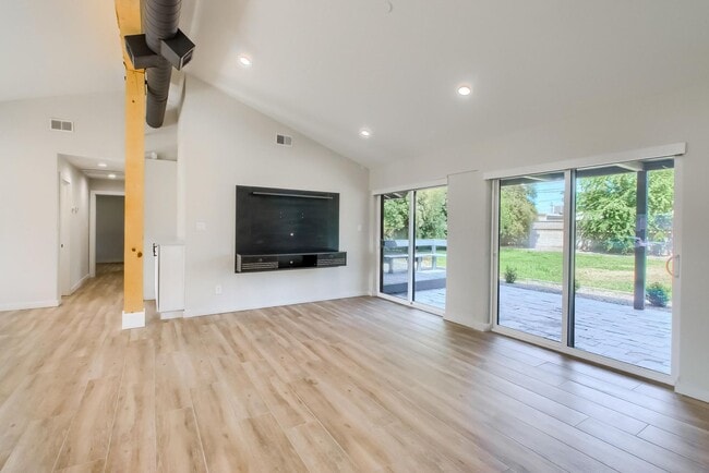 Photo - 1402 W Berridge Ln
