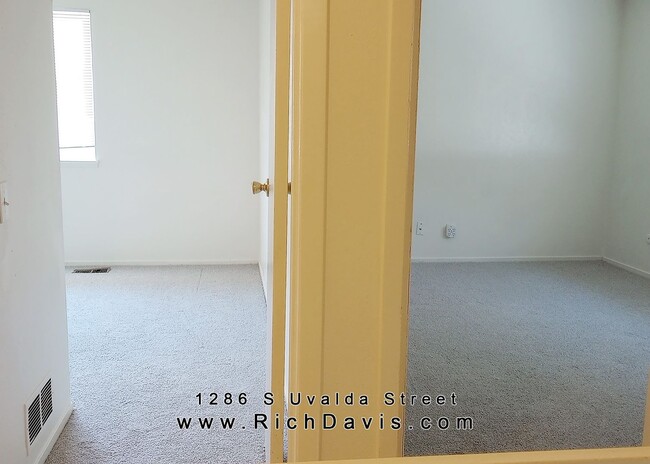 Photo - 2 bed, 1 Bath, 900 sqft with washer/dryer ...