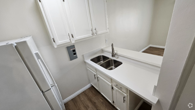 Building Photo - 14926 Hawthorne Blvd Unit 120 Rental