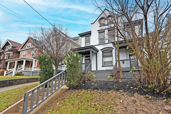 Photo - 1359-3 Burdette Ave Unit 3