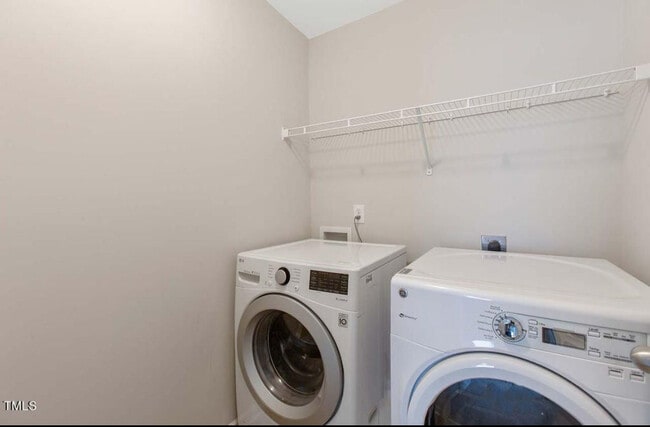 Photo - 4522 Tarkiln Pl