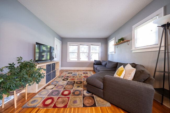 Photo - 4140 5th Ave S