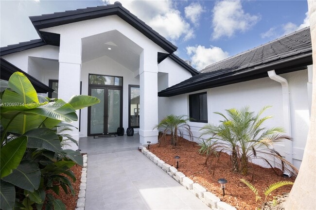 Building Photo - 201 Holiday Dr