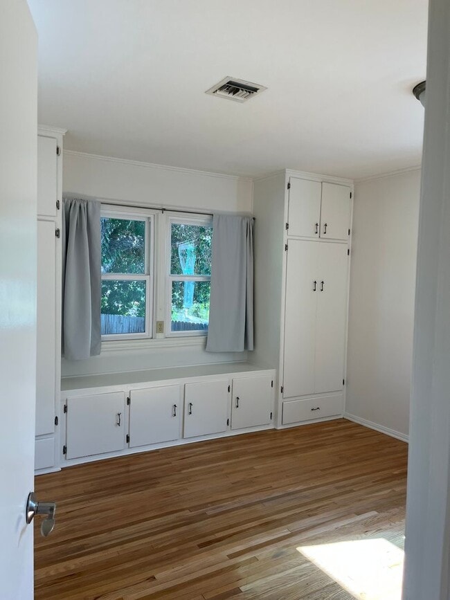 Photo - Lovely Single Story Home