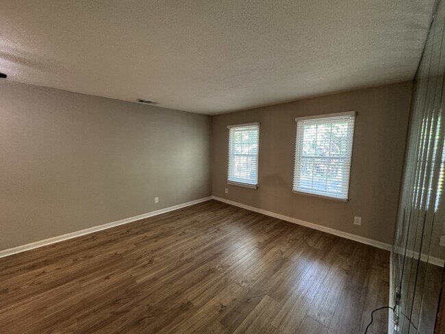 Photo - 2080 Woodlawn Dr SW Unit -