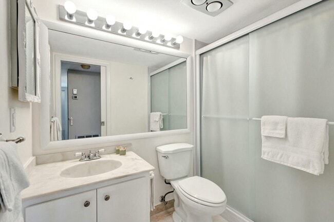 Photo - 2320 SW 22nd Ave Unit 211