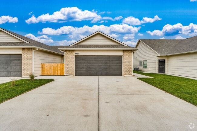 Building Photo - Edgewater 4 Bedroom Maxine Floor Plan (45t... Rental