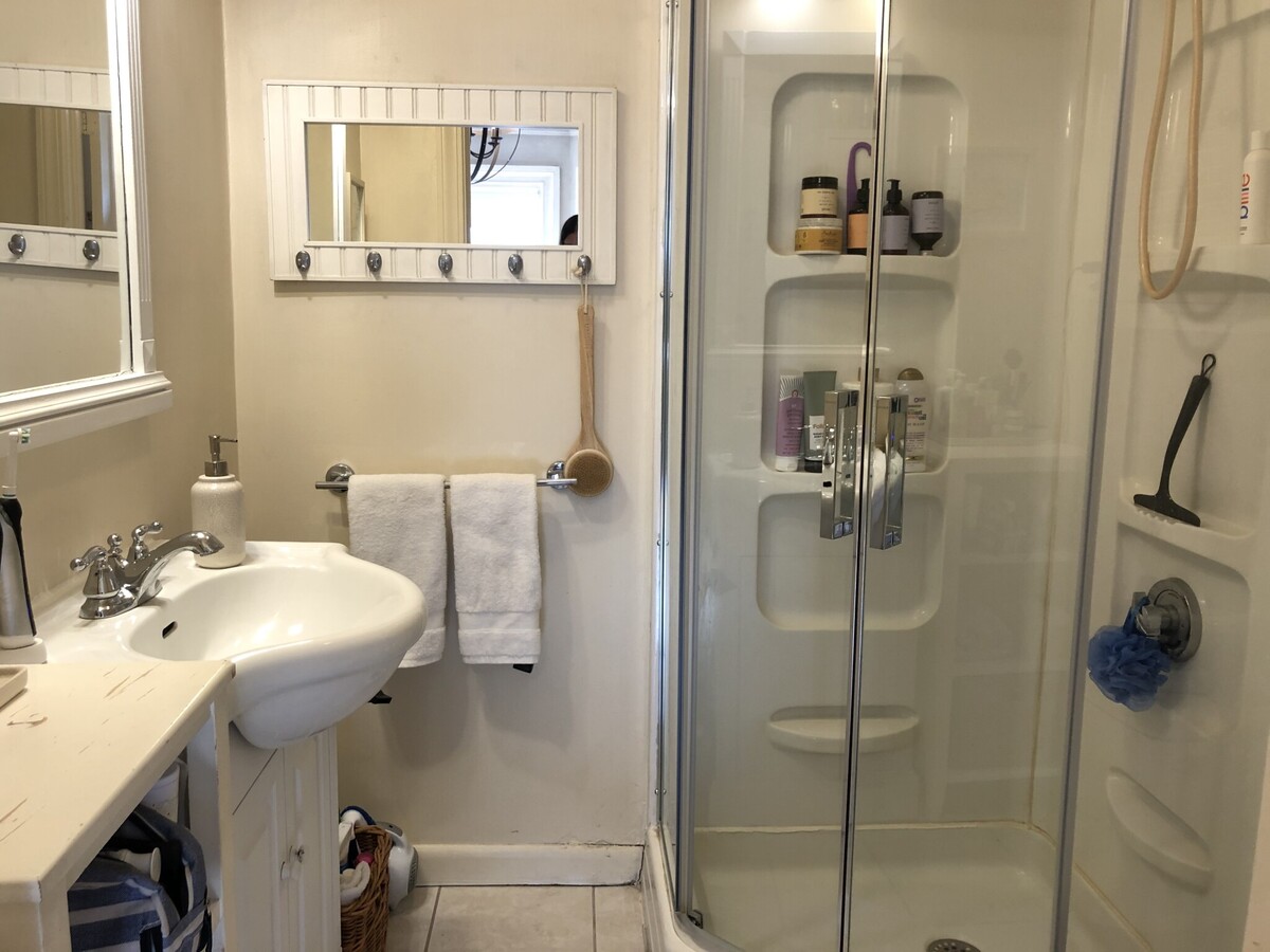*Pictures are representative samples of the advertised unit. In some cases, the actual units you to - 55 Dwight St Apartments Unit L3