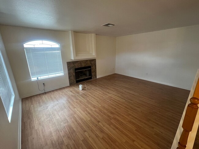 Photo - 3 bedrom 2.5 bath Gated Community Townhome with community Pool, Spa & Private Garage