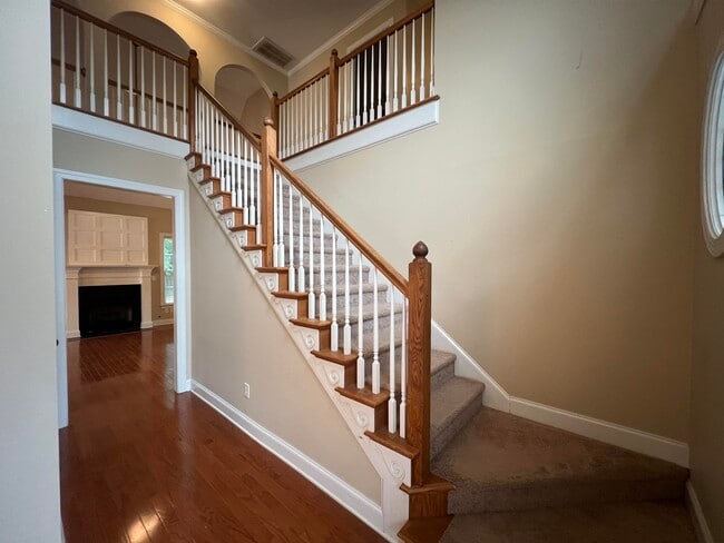 Photo - 1102 Highmoor Ln