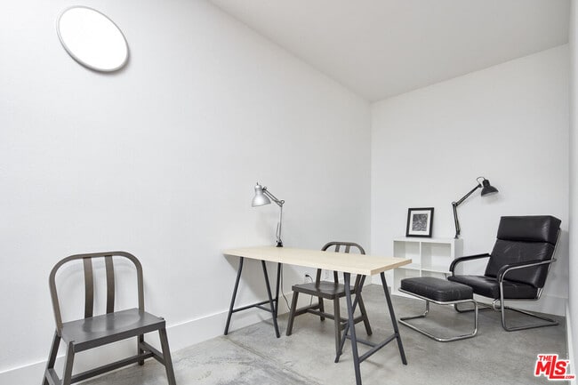 Photo - 558 Rose Ave