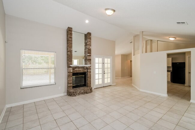 Photo - 821 Richmond Ct