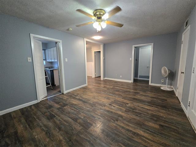Photo - 427 Royal Crest Dr