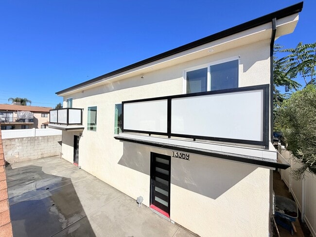 Building Photo - 13369 Garber St