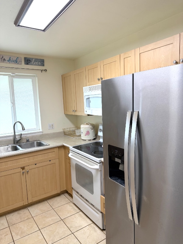 Photo - 647 Meakanu Ln