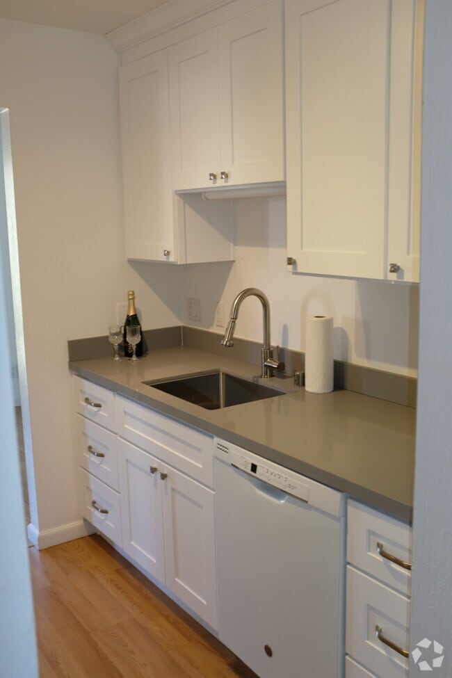 Building Photo - 330 N Civic Dr Unit 408 Rental